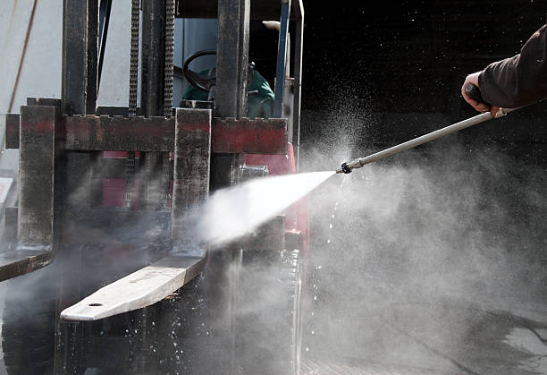 Why Choose Our Certified Pressure Washing Experts for Your Project Needs in Chuluota, FL?